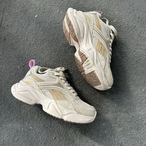 Reebok Girl’s Charge Y2k Tan Light Pink Sneakers Size 13